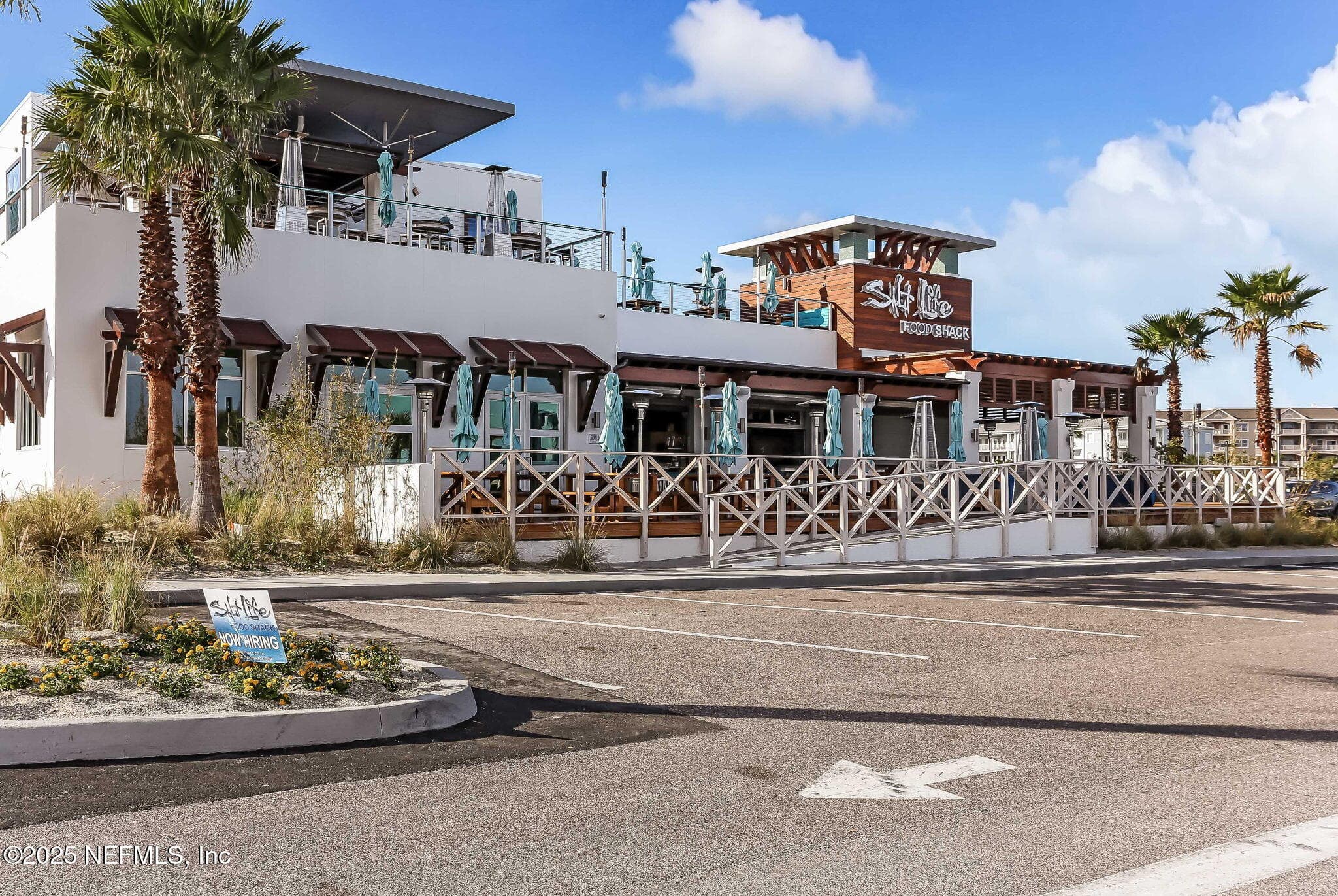 ... from delicious dining and entertainment options at open-air, beachfront restaurants ... — 822 S FLETCHER Avenue, Fernandina Beach, FL 32034