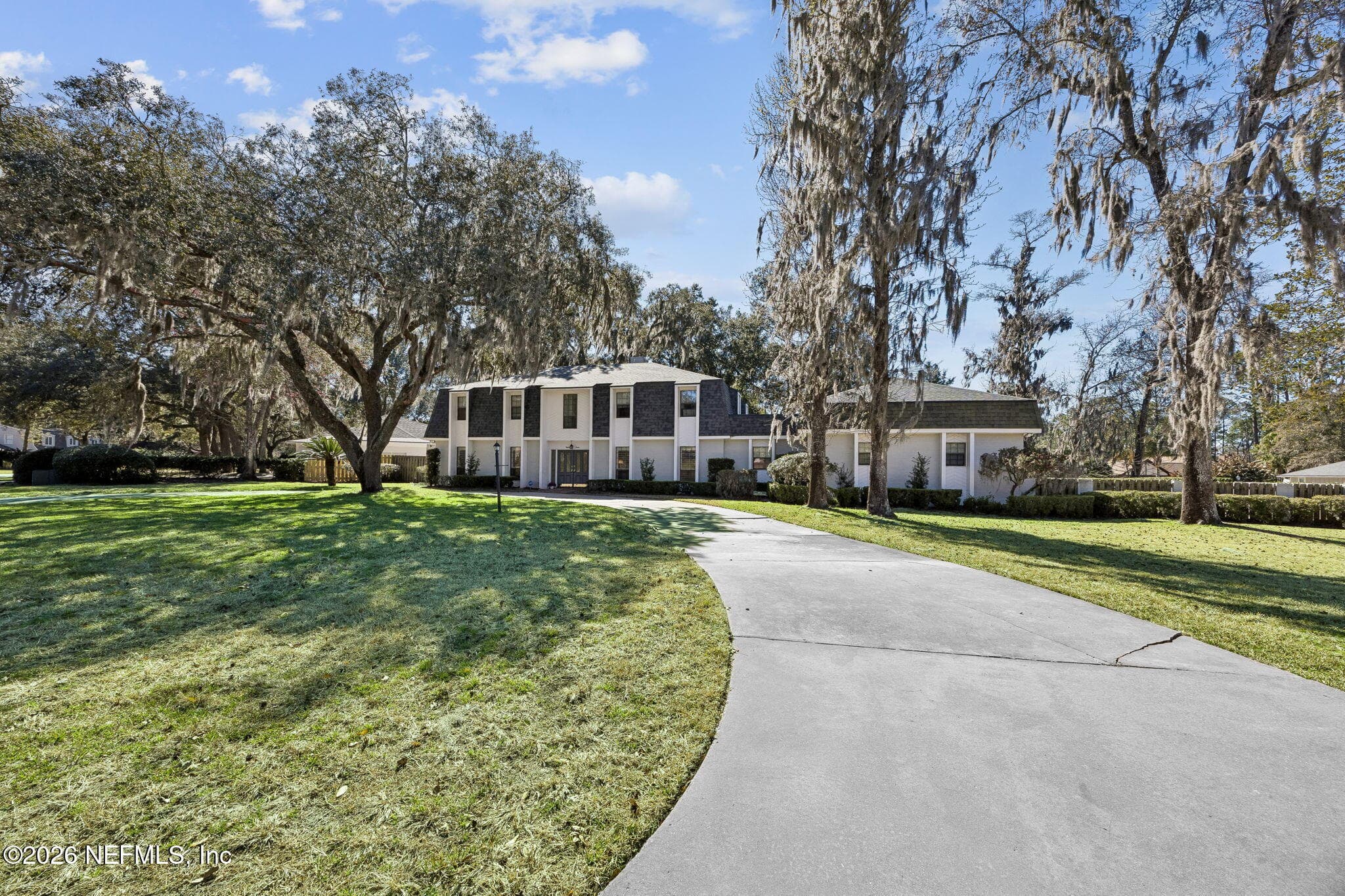 Room for many cars. — 8012 SHADY GROVE Road, Jacksonville, FL 32256
