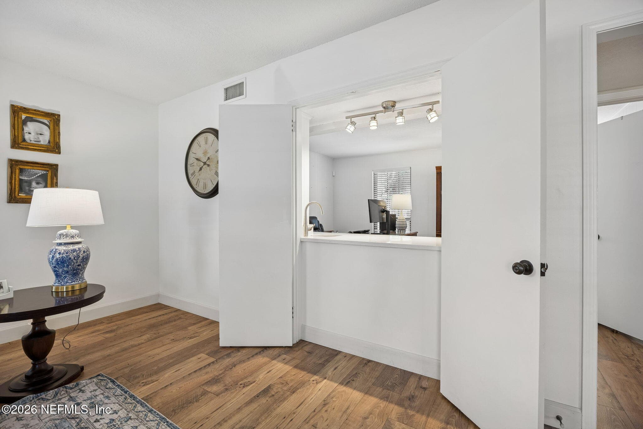 Living room to wet bar — 8012 SHADY GROVE Road, Jacksonville, FL 32256