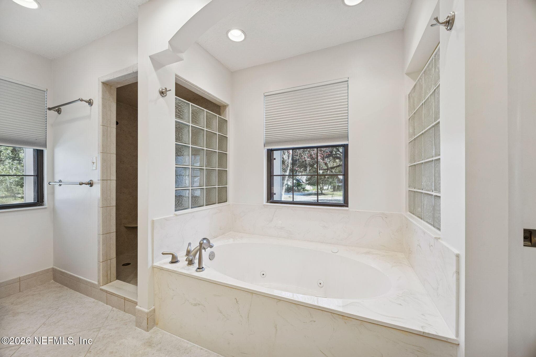 Jacuzzi style tub — 8012 SHADY GROVE Road, Jacksonville, FL 32256