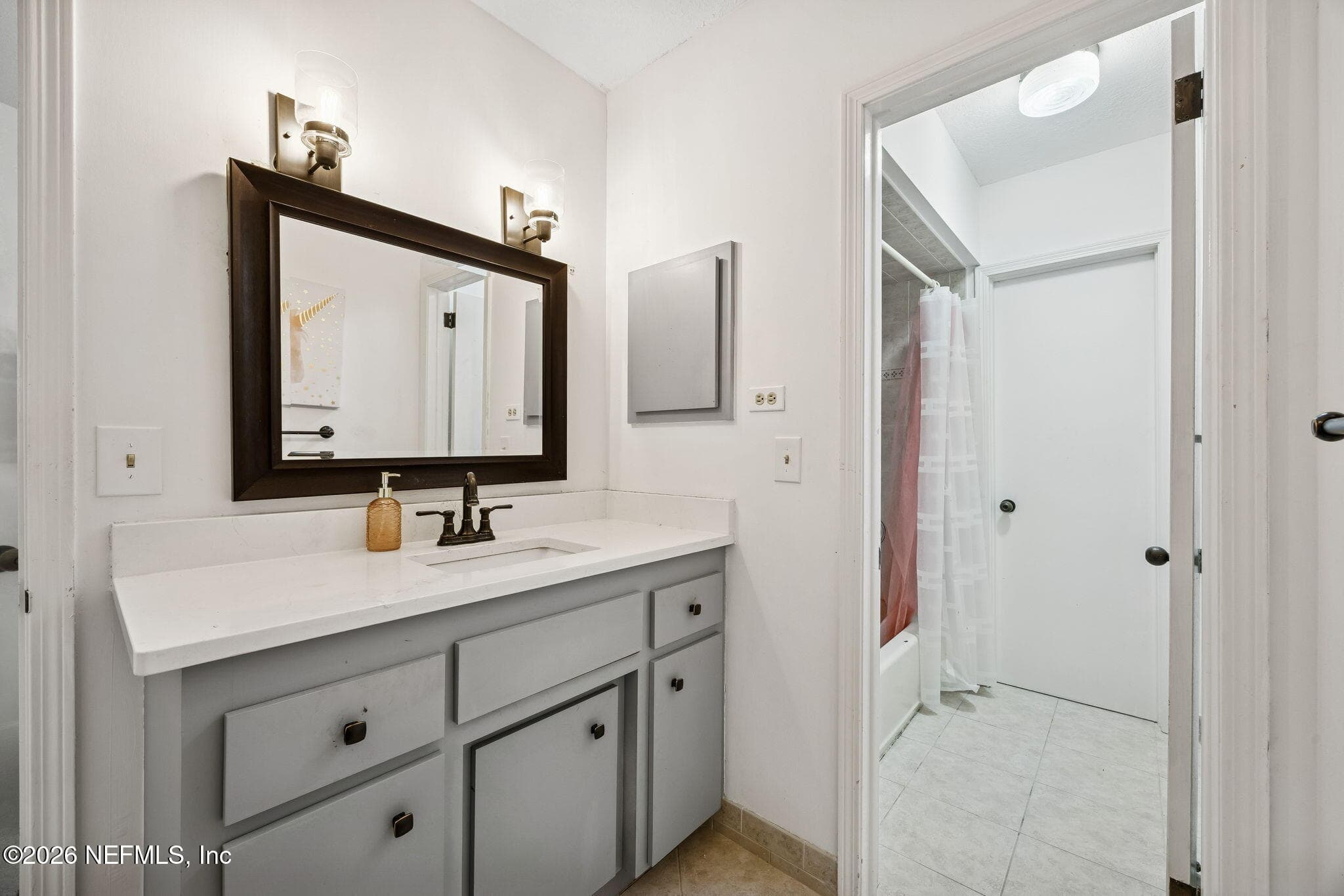 J & J bath #3 — 8012 SHADY GROVE Road, Jacksonville, FL 32256
