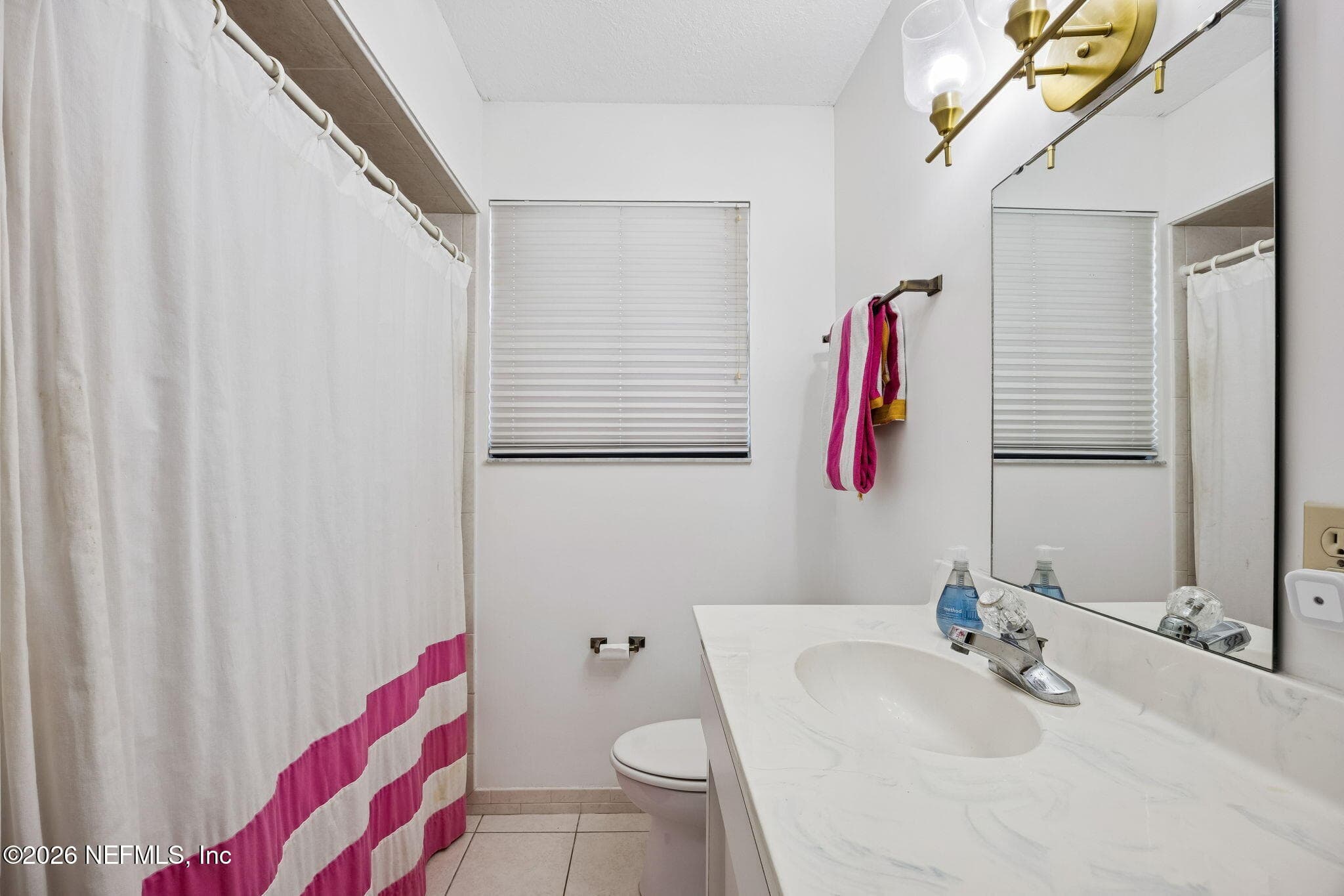 Guest Bath — 8012 SHADY GROVE Road, Jacksonville, FL 32256