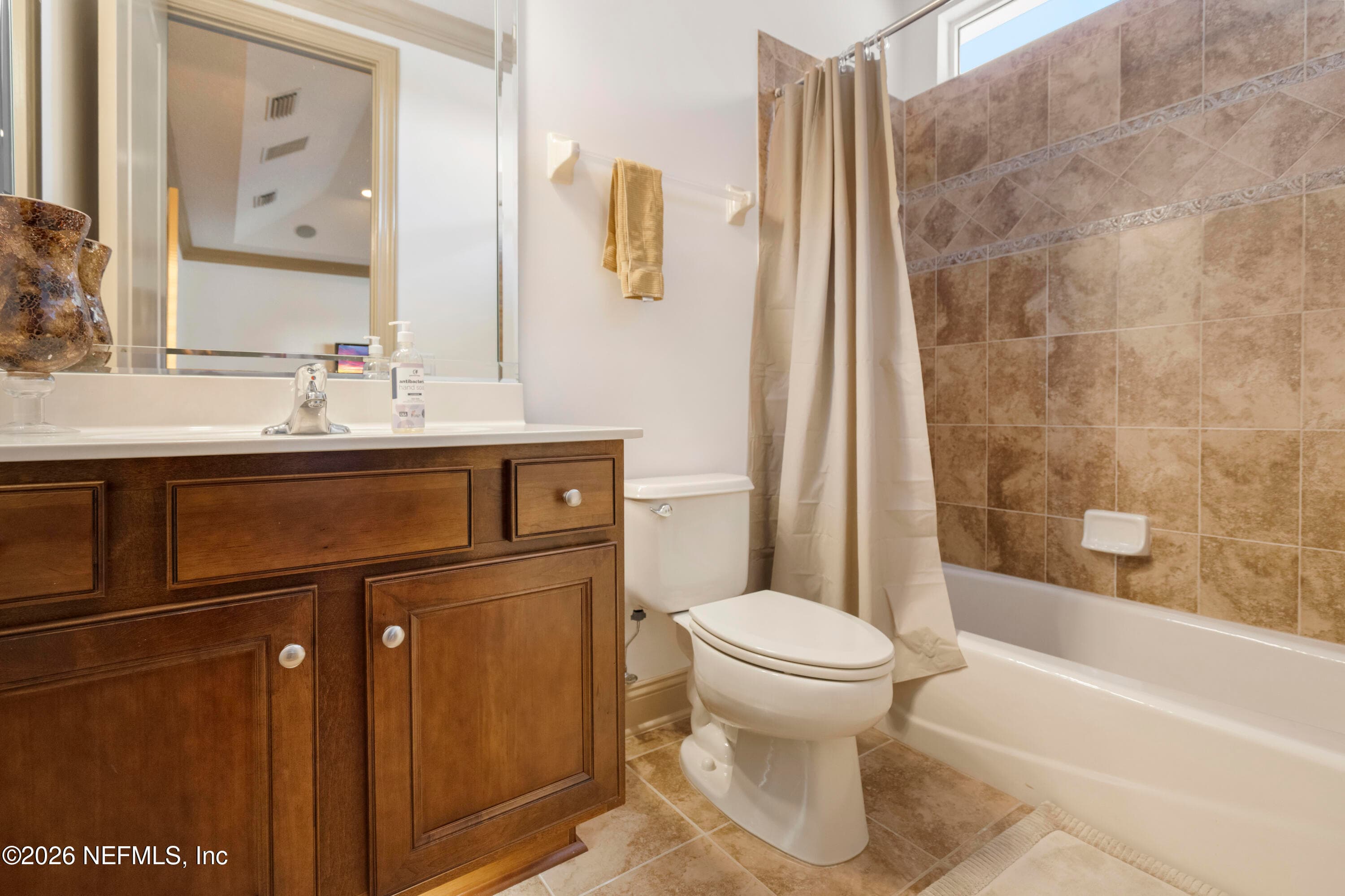 Photo 4 of 504 E KESLEY Lane, St. Johns, FL 32259