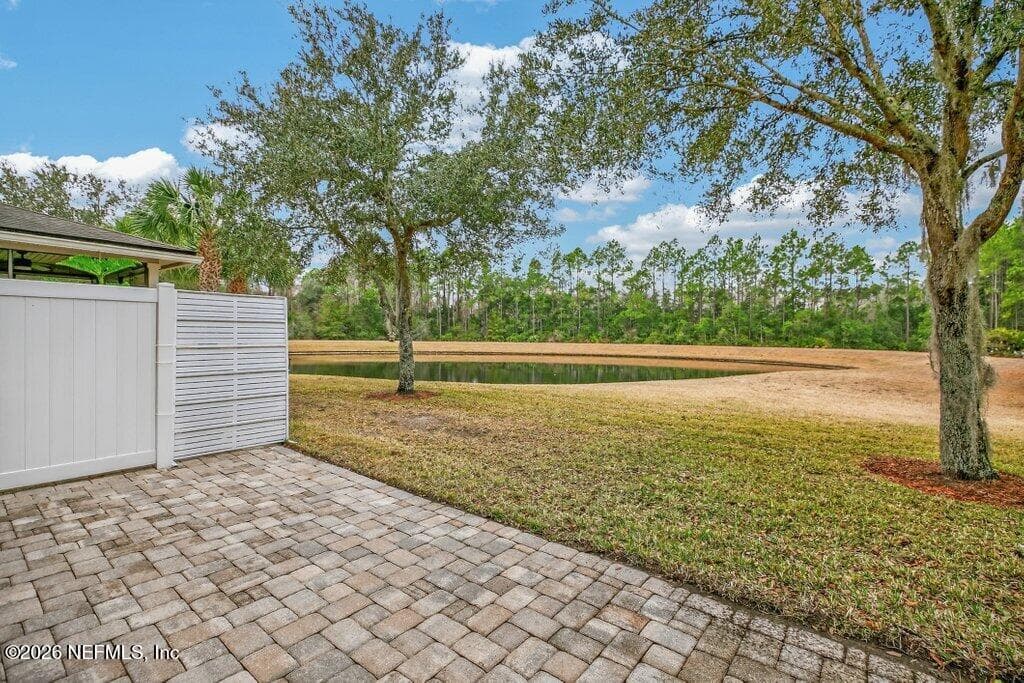 This lot's boundary goes all the way to the lake! — 132 MAGNOLIA CREEK Walk, Ponte Vedra, FL 32081