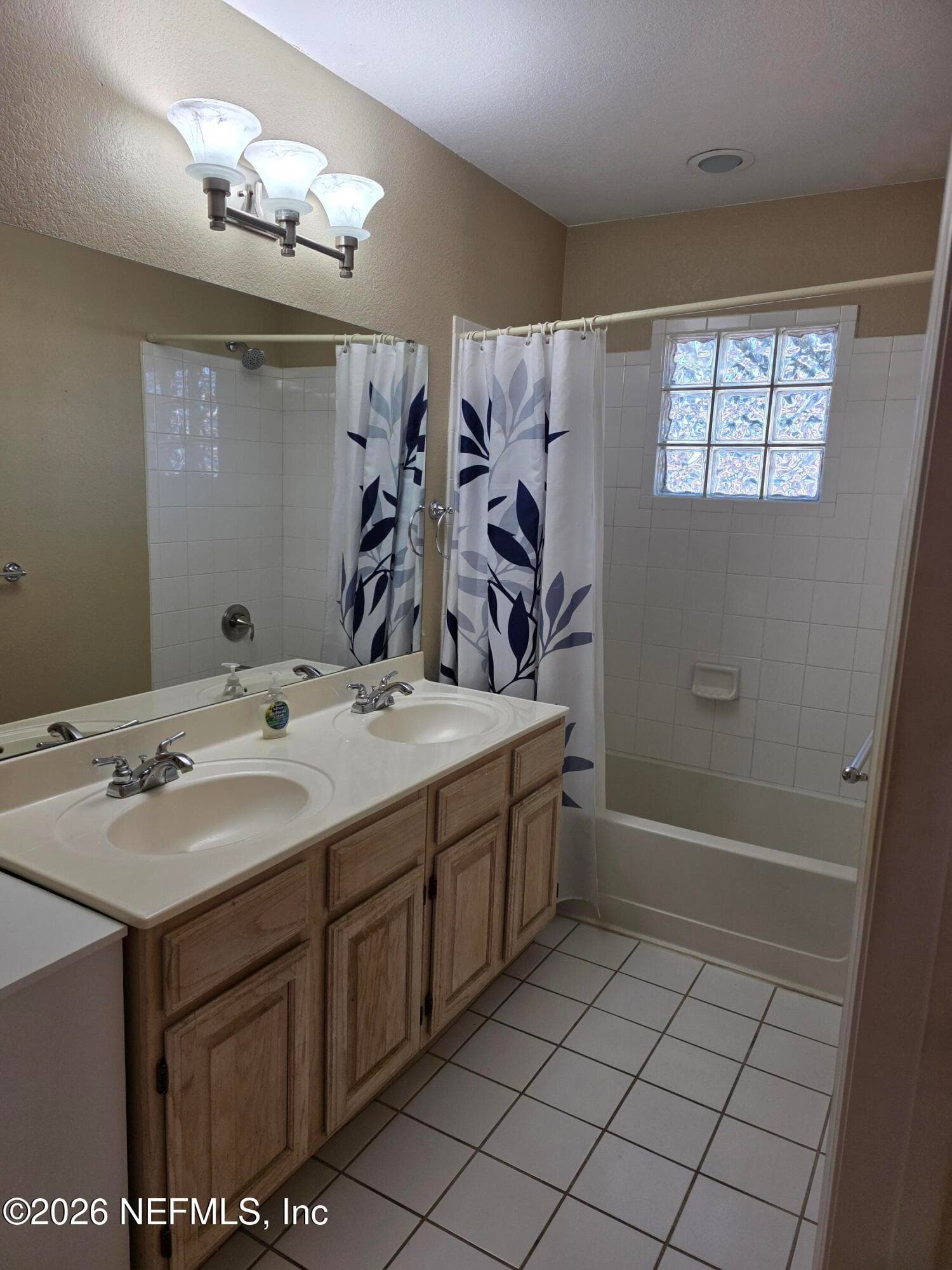 Double sinks in master — 10150 BELLE RIVE Boulevard 2205, Jacksonville, FL 32256