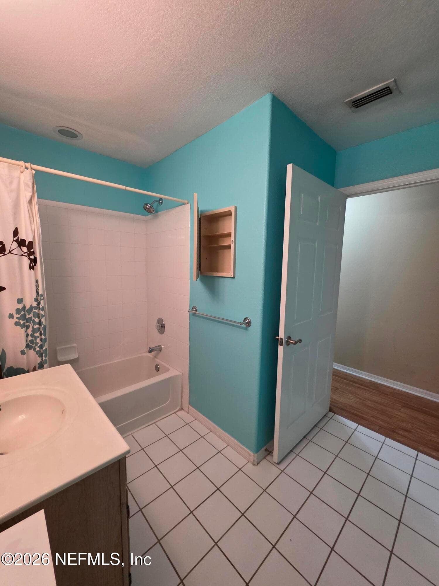 Guest bathroom — 10150 BELLE RIVE Boulevard 2205, Jacksonville, FL 32256
