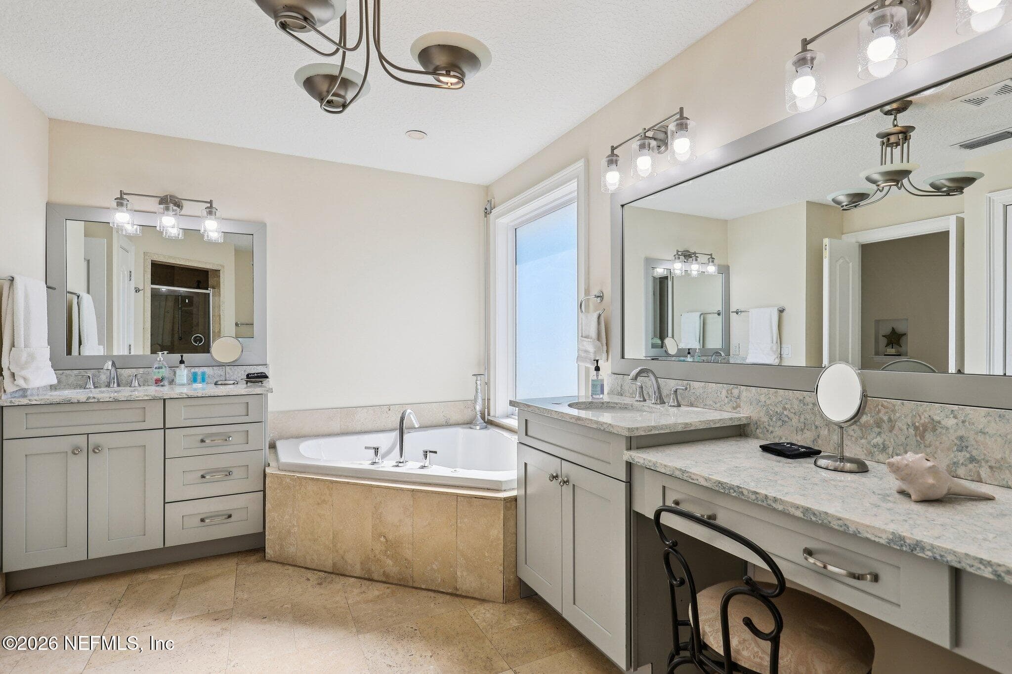 Primary bath has a soaking tub, separate shower and his/her vanities — 2941 S PONTE VEDRA Boulevard, Ponte Vedra Beach, FL 32082