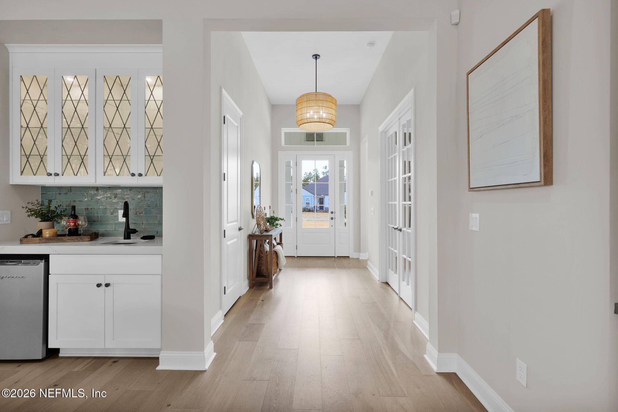 Stunning hardwood floors and a custom wet bar in the family room — 136 WINDMILL PALM Trail, Ponte Vedra, FL 32081