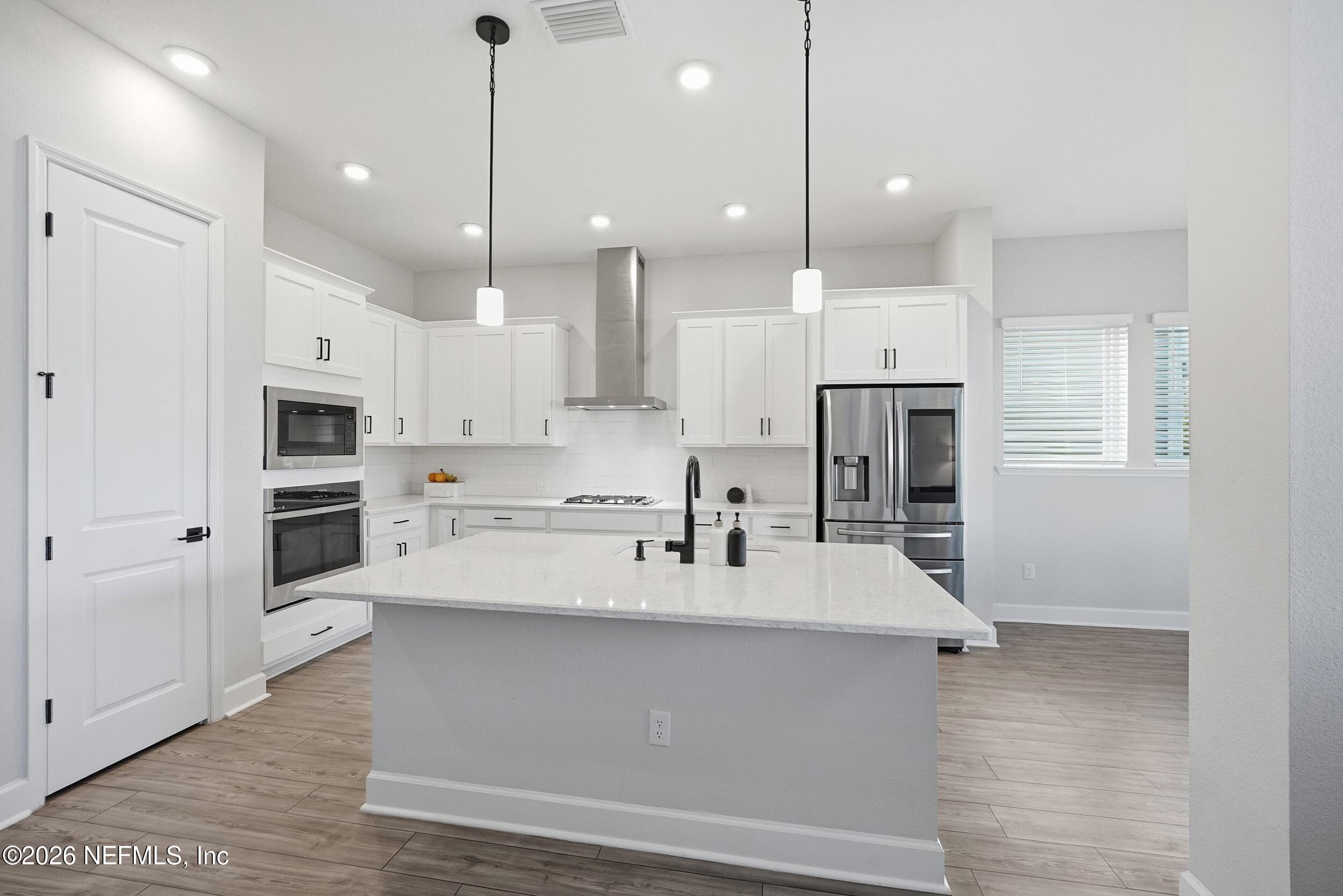 White Shaker Cabinets, Quartz Cabinets, Stainless Steel Appliances, Gas Cooking — 255 SETTLERS LANDING Drive, Ponte Vedra, FL 32081