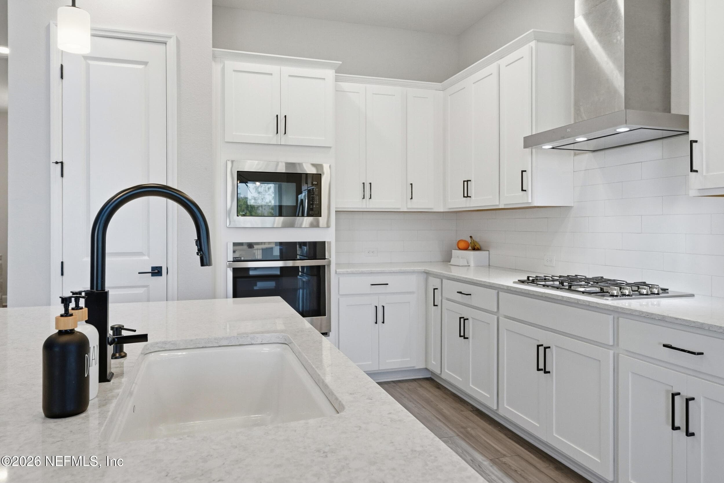 White Shaker Cabinets, Quartz Cabinets, Stainless Steel Appliances, Gas Cooking — 255 SETTLERS LANDING Drive, Ponte Vedra, FL 32081