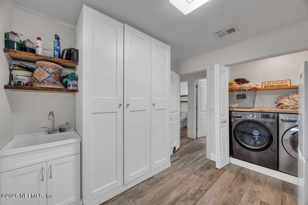 Laundry Room with wash sink — 697 ARTHUR MOORE Drive, Green Cove Springs, FL 32043