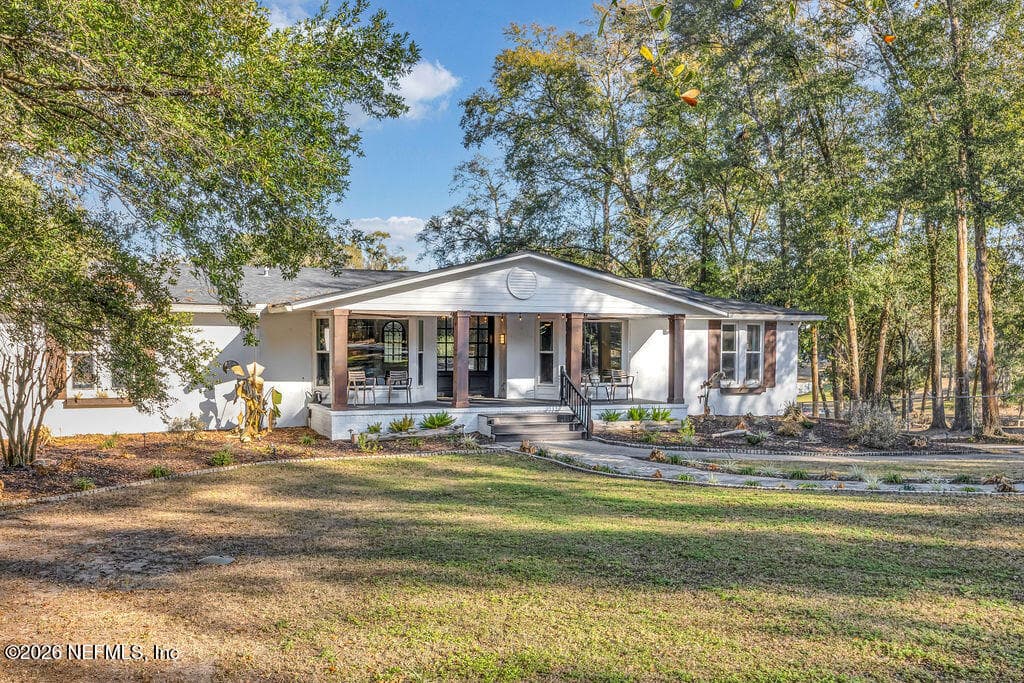 Photo 4 of 697 ARTHUR MOORE Drive, Green Cove Springs, FL 32043