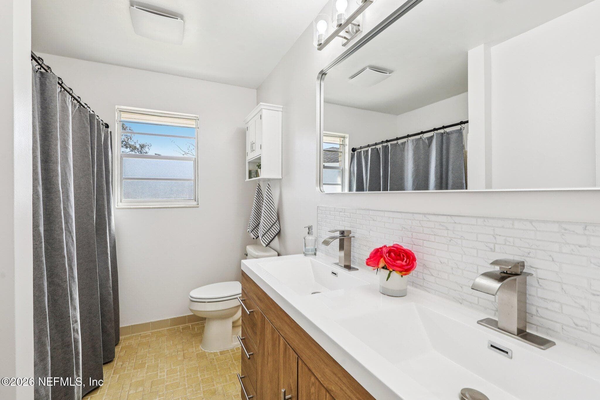 Shared bath with double vanity and bright natural light — 244 JESSIE LEE Court, Green Cove Springs, FL 32043