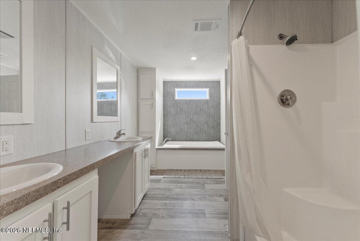 primary bathroom — 5533 CORONADO Street, Keystone Heights, FL 32656