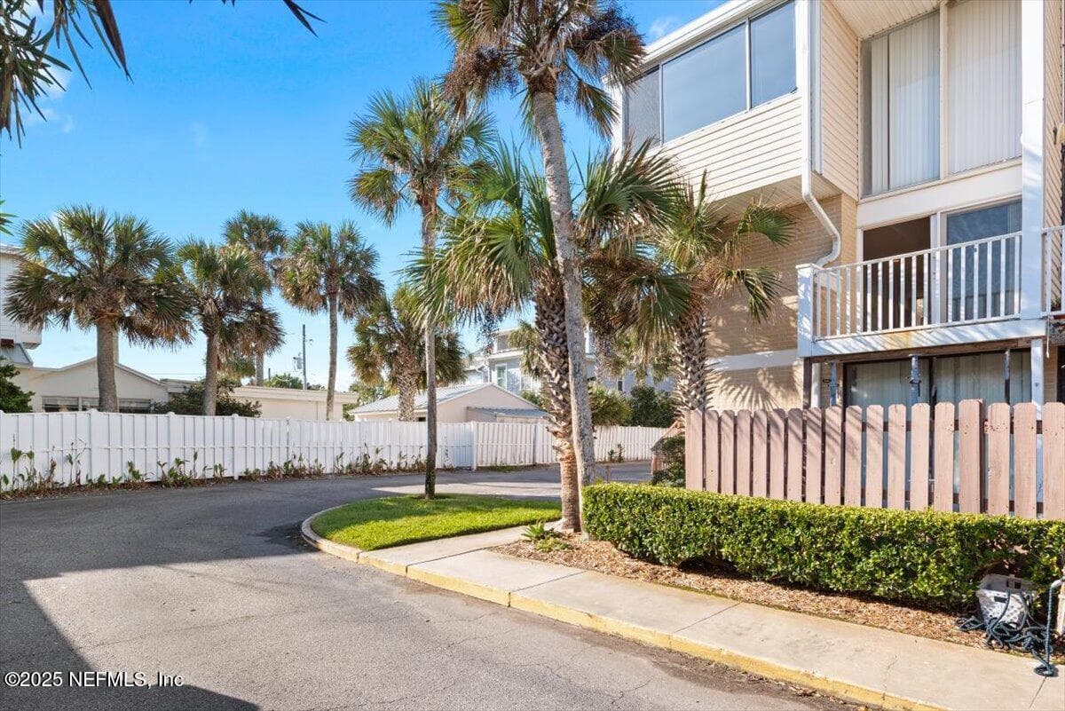 Photo 7 of 901 OCEAN Boulevard 25, Atlantic Beach, FL 32233