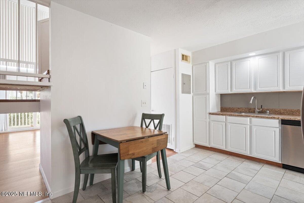 Photo 23 of 901 OCEAN Boulevard 25, Atlantic Beach, FL 32233