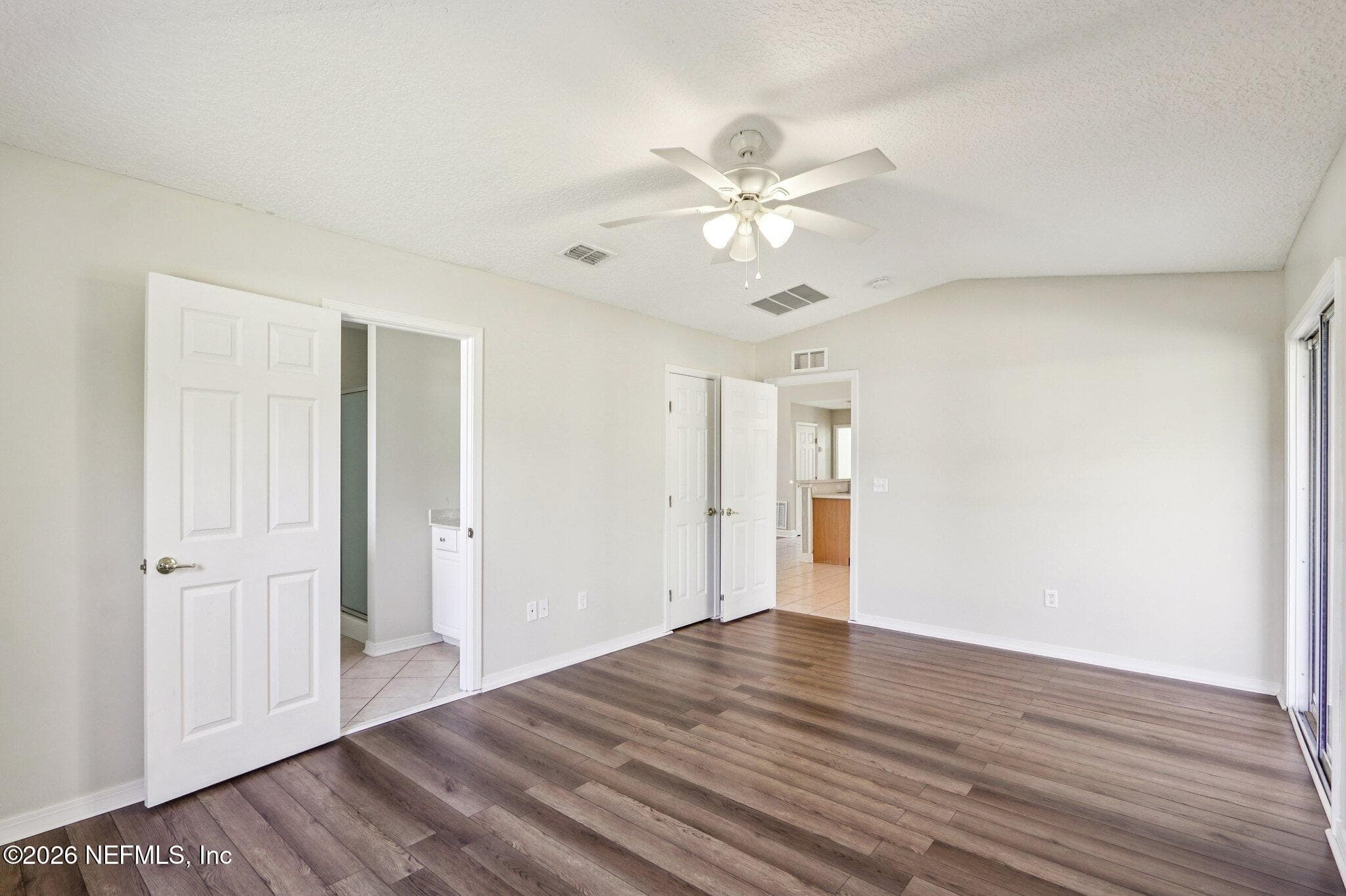 Photo 4 of 15678 MOSS HOLLOW Drive, Jacksonville, FL 32218