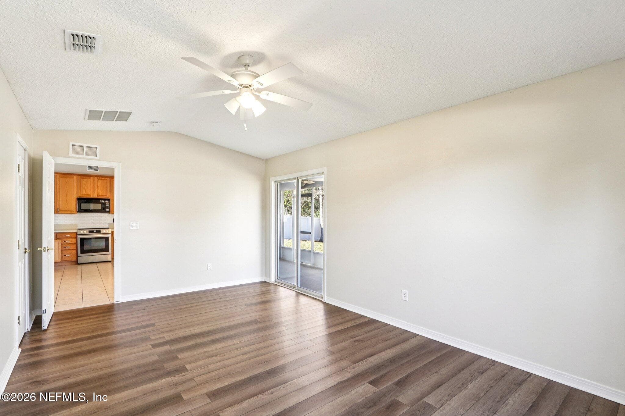 Photo 5 of 15678 MOSS HOLLOW Drive, Jacksonville, FL 32218
