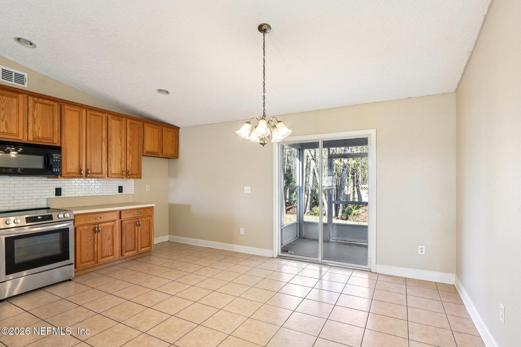 Photo 10 of 15678 MOSS HOLLOW Drive, Jacksonville, FL 32218