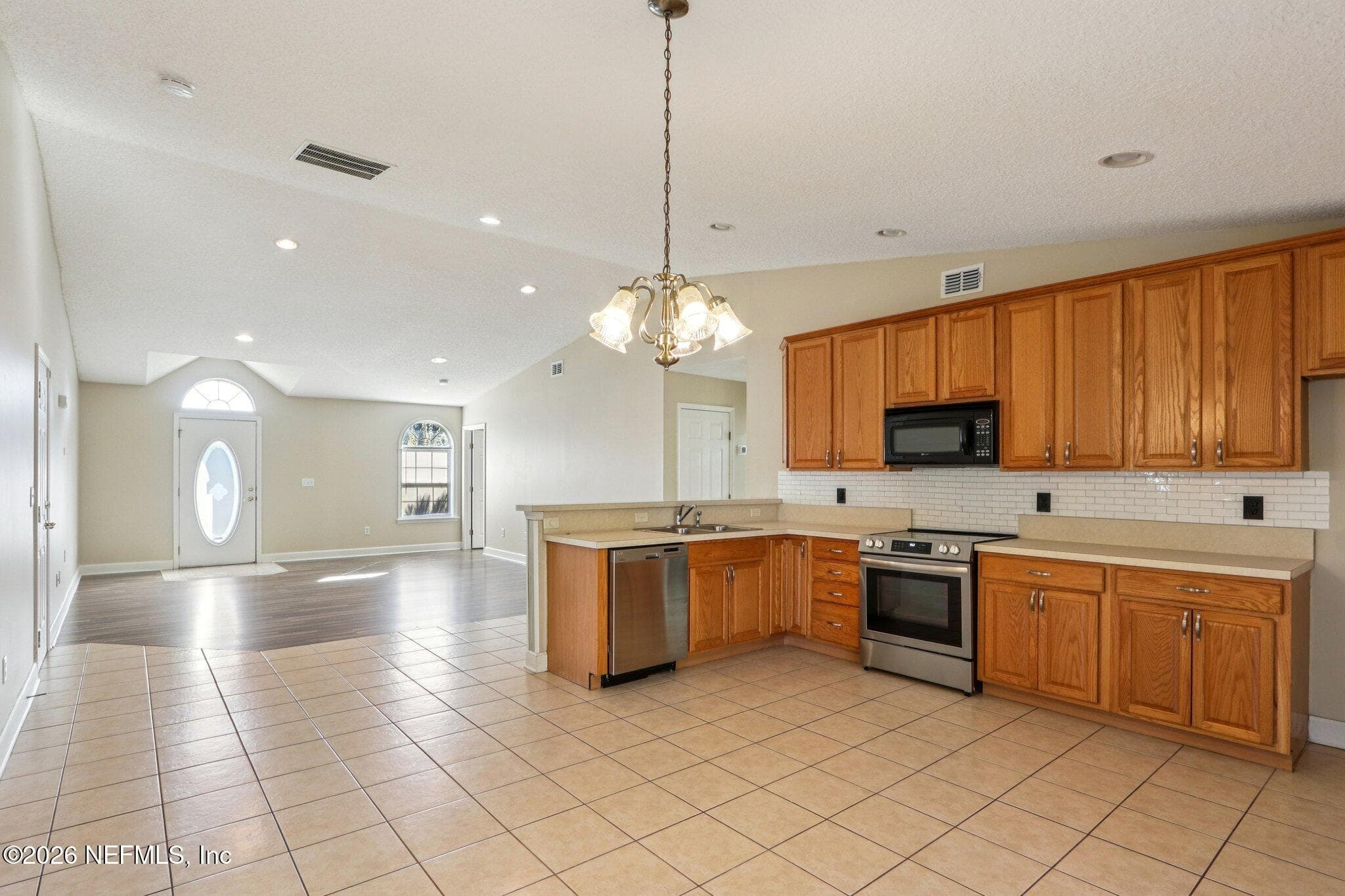 Photo 12 of 15678 MOSS HOLLOW Drive, Jacksonville, FL 32218