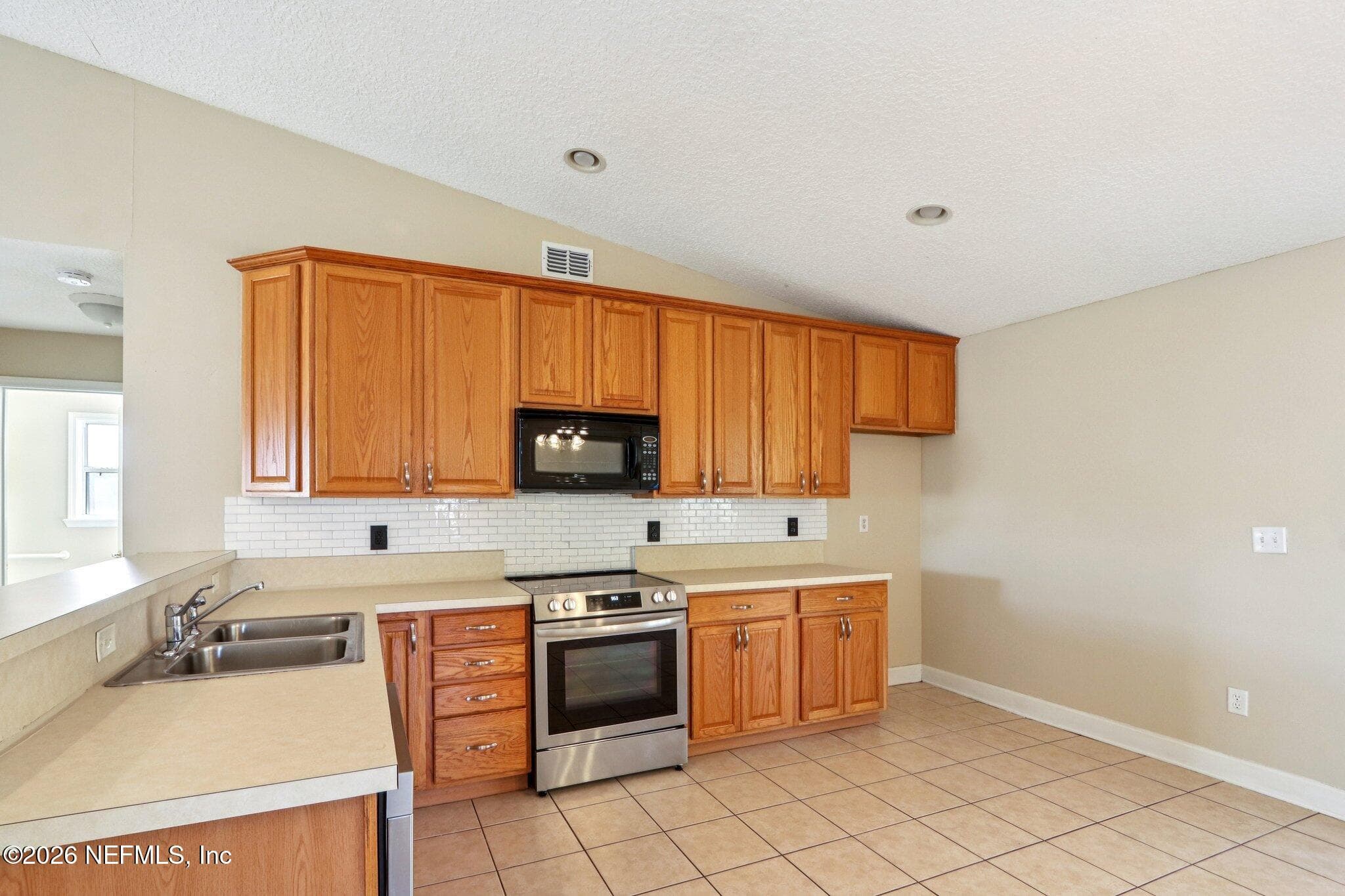 Photo 17 of 15678 MOSS HOLLOW Drive, Jacksonville, FL 32218