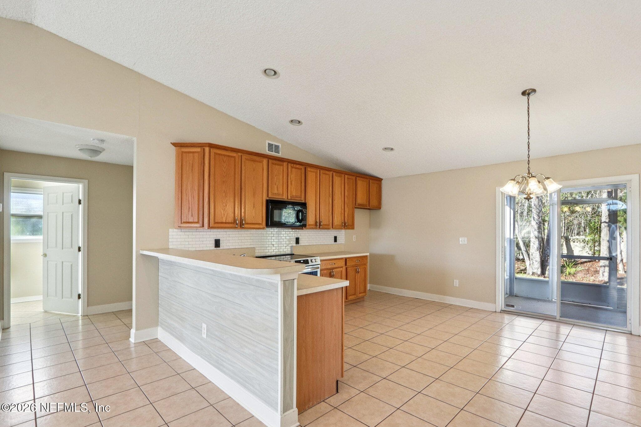 Photo 18 of 15678 MOSS HOLLOW Drive, Jacksonville, FL 32218