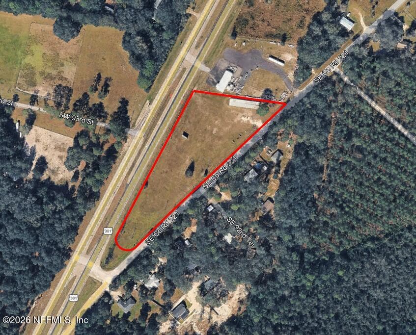 Photo 2 of 9150 SE COUNTY ROAD 221, Hampton, FL 32044