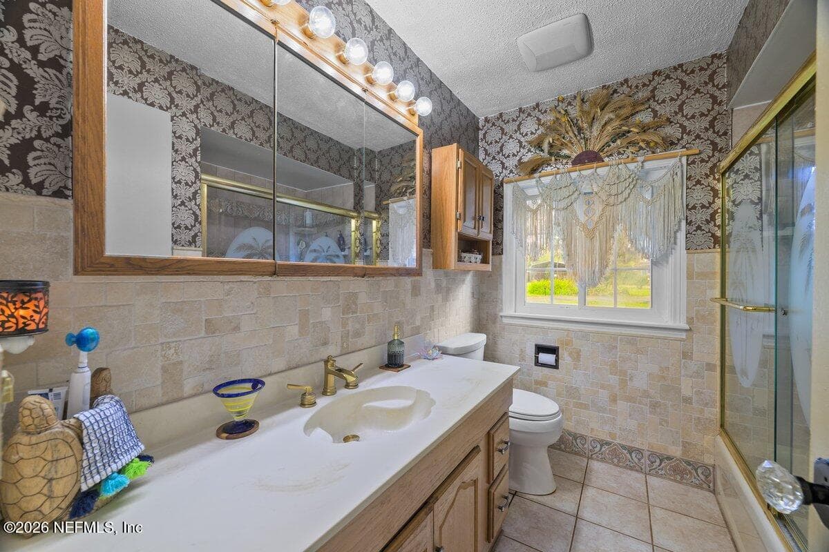 Full Bathroom main house — 101 ORANGE Street, Satsuma, FL 32189