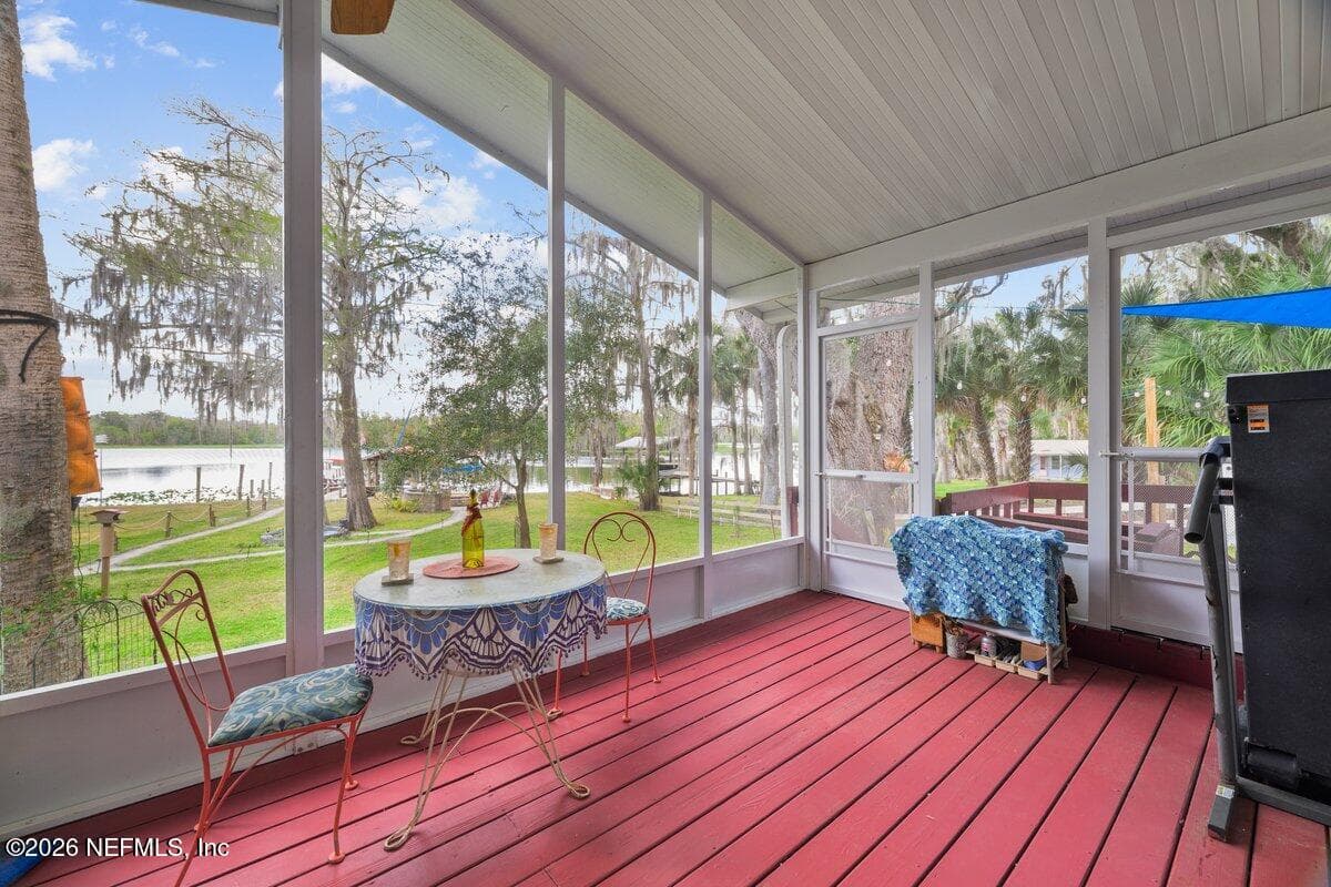 Large back covered screen deck — 101 ORANGE Street, Satsuma, FL 32189