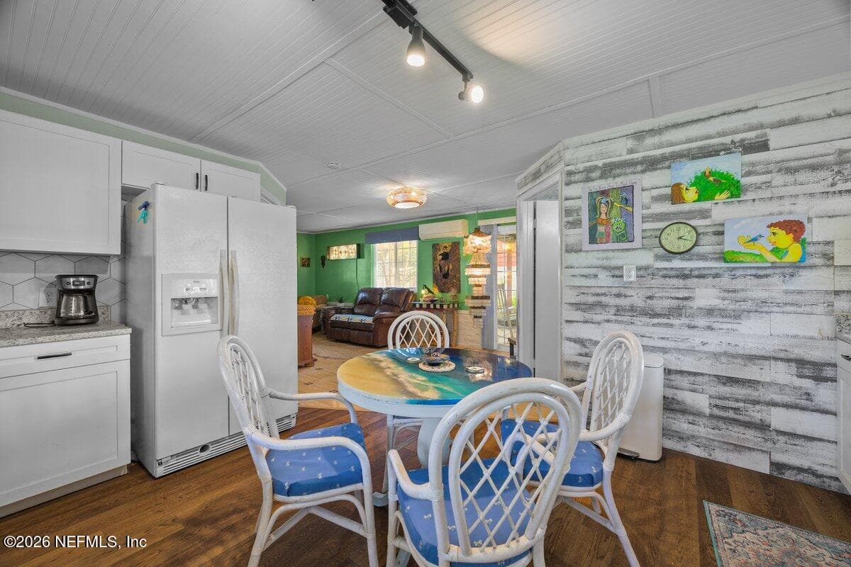 Guest House Kitchen — 101 ORANGE Street, Satsuma, FL 32189