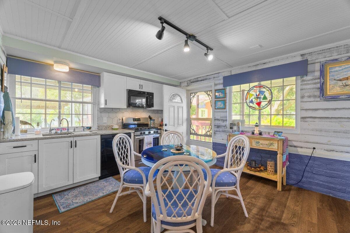 Guest House kitchen — 101 ORANGE Street, Satsuma, FL 32189