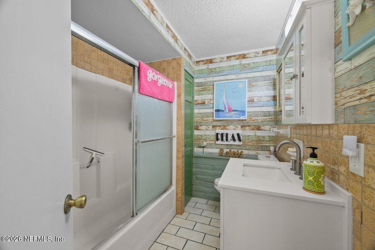 Guest House Full Bathroom — 101 ORANGE Street, Satsuma, FL 32189