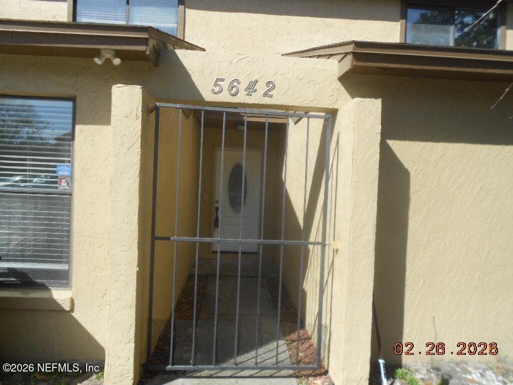 Photo 2 of 5642 PINEBAY Circle S, Jacksonville, FL 32244