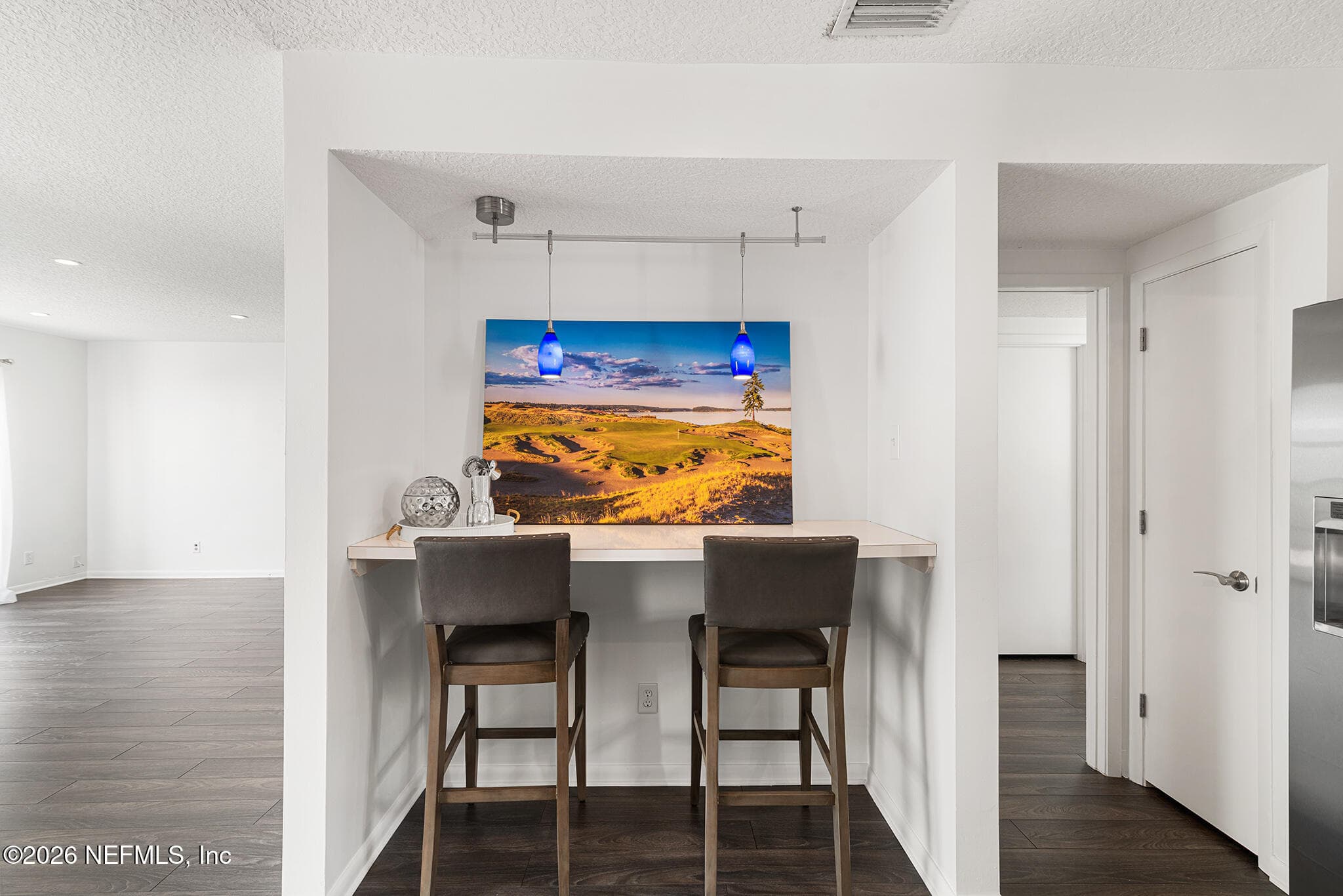 Flexible Space for Bar, Counter Seating or Cabinetry — 10150 LEISURE Lane N 23, Jacksonville, FL 32256
