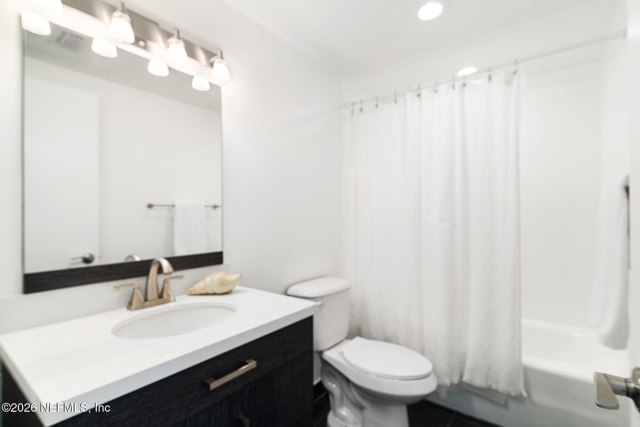 Upstairs Guest Bathroom — 10150 LEISURE Lane N 23, Jacksonville, FL 32256