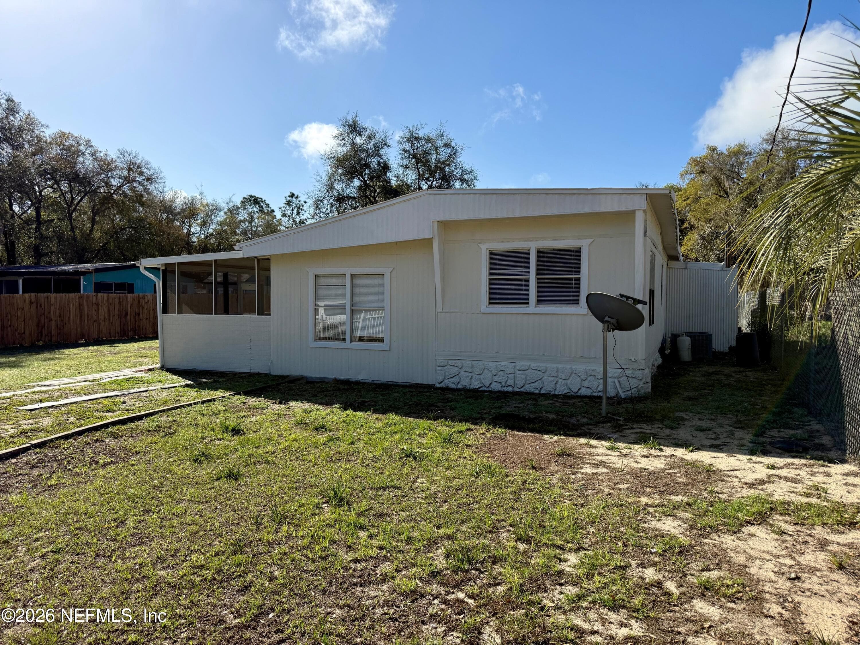 Photo 3 of 109 MARTINDALE Avenue, Interlachen, FL 32148