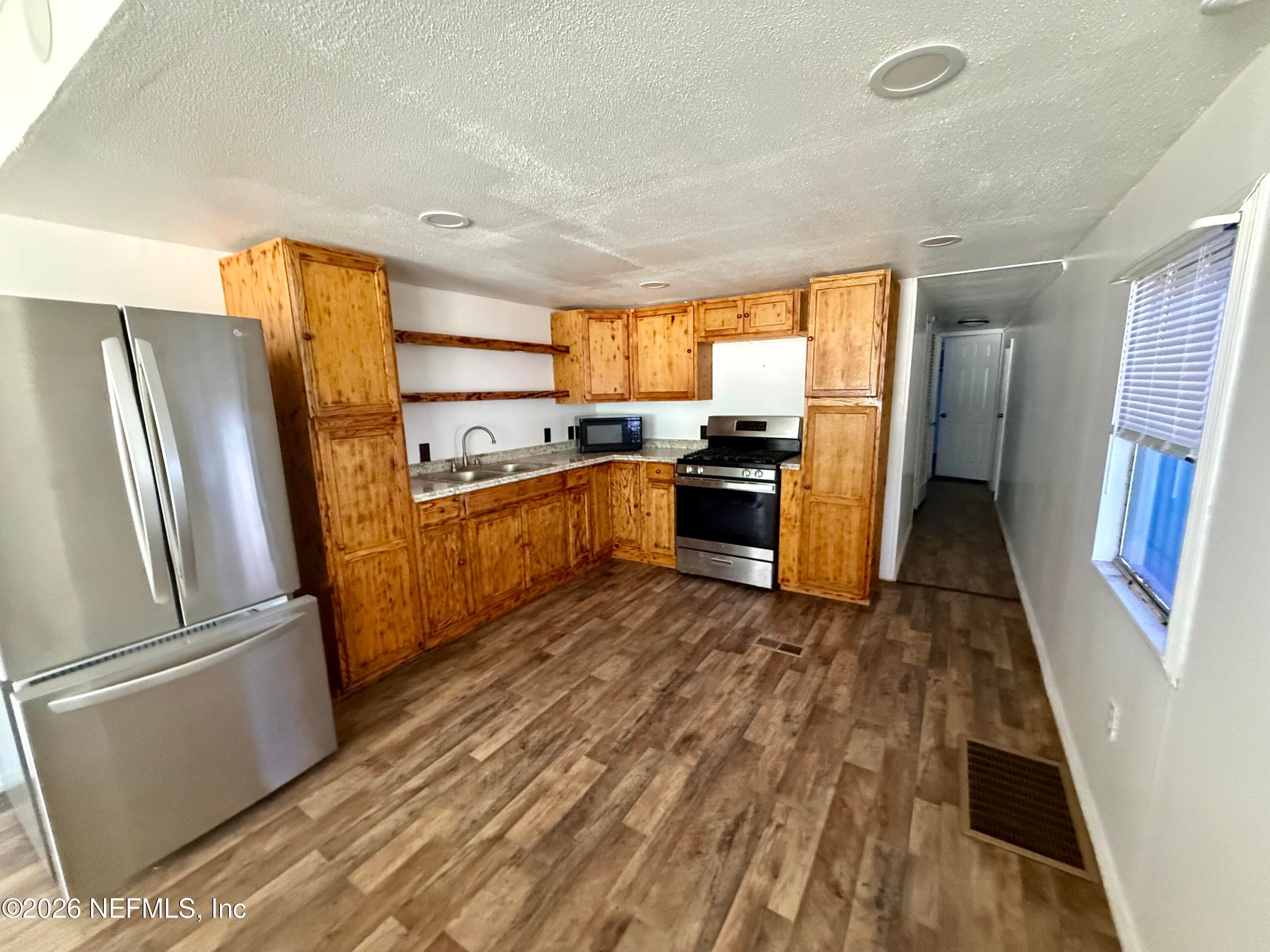 Photo 10 of 109 MARTINDALE Avenue, Interlachen, FL 32148