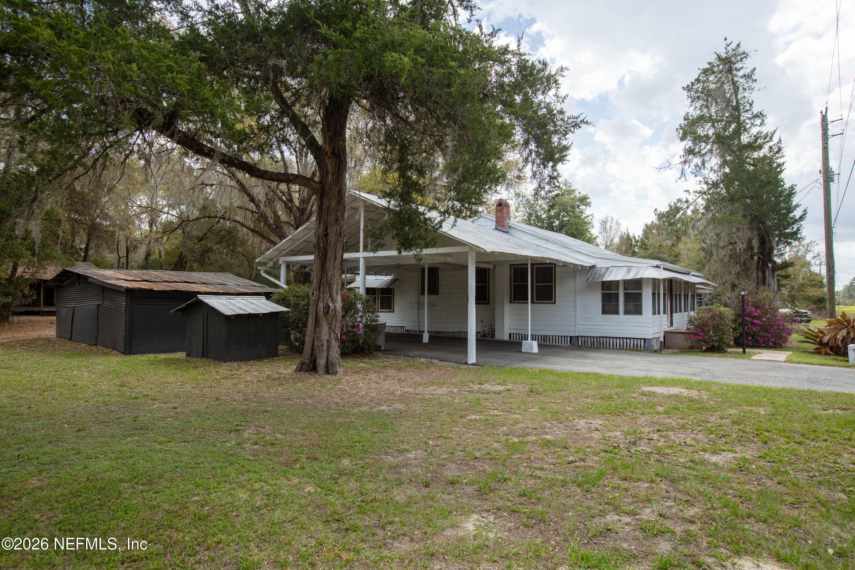 Photo 8 of 412 S COUNTY ROAD 21, Hawthorne, FL 32640