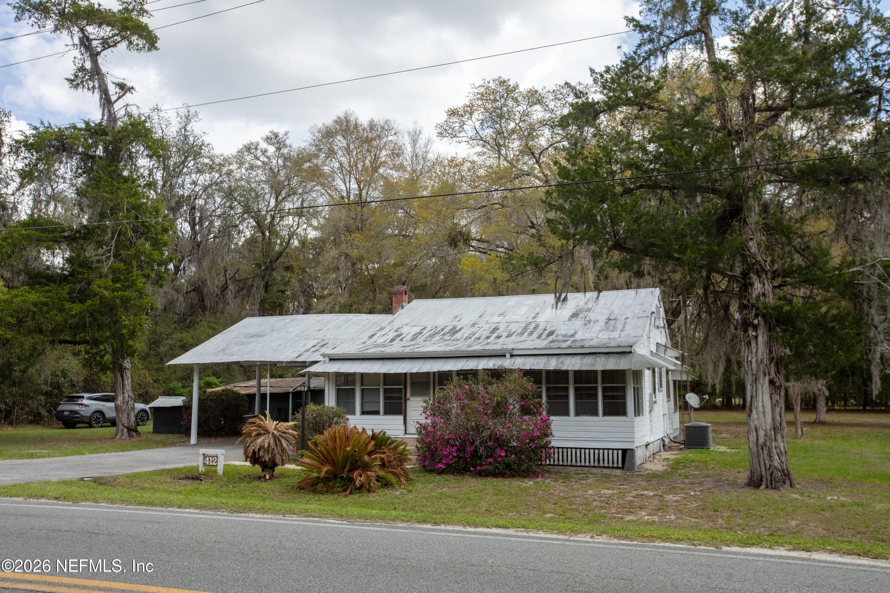 Photo 4 of 412 S COUNTY ROAD 21, Hawthorne, FL 32640
