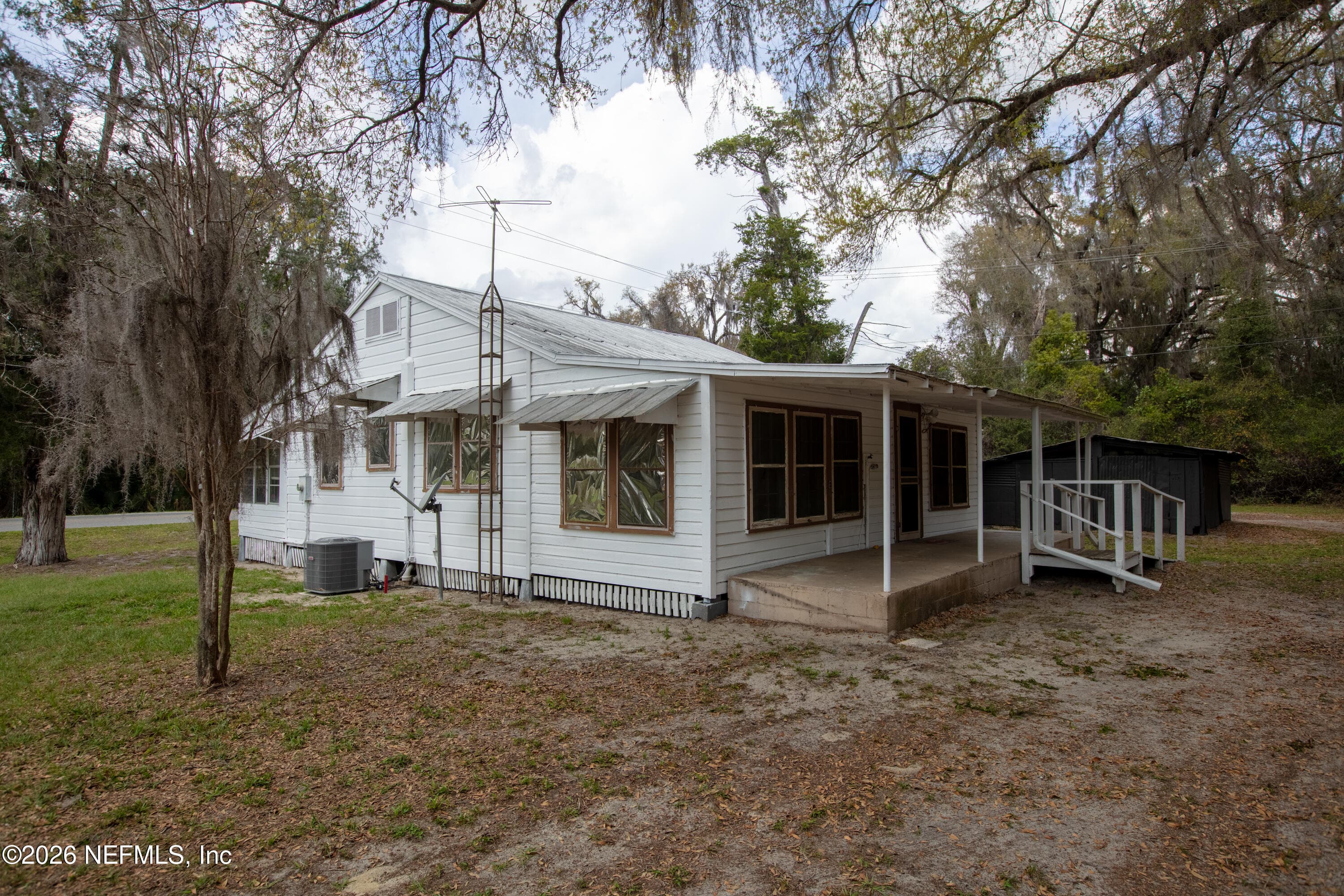 Photo 10 of 412 S COUNTY ROAD 21, Hawthorne, FL 32640