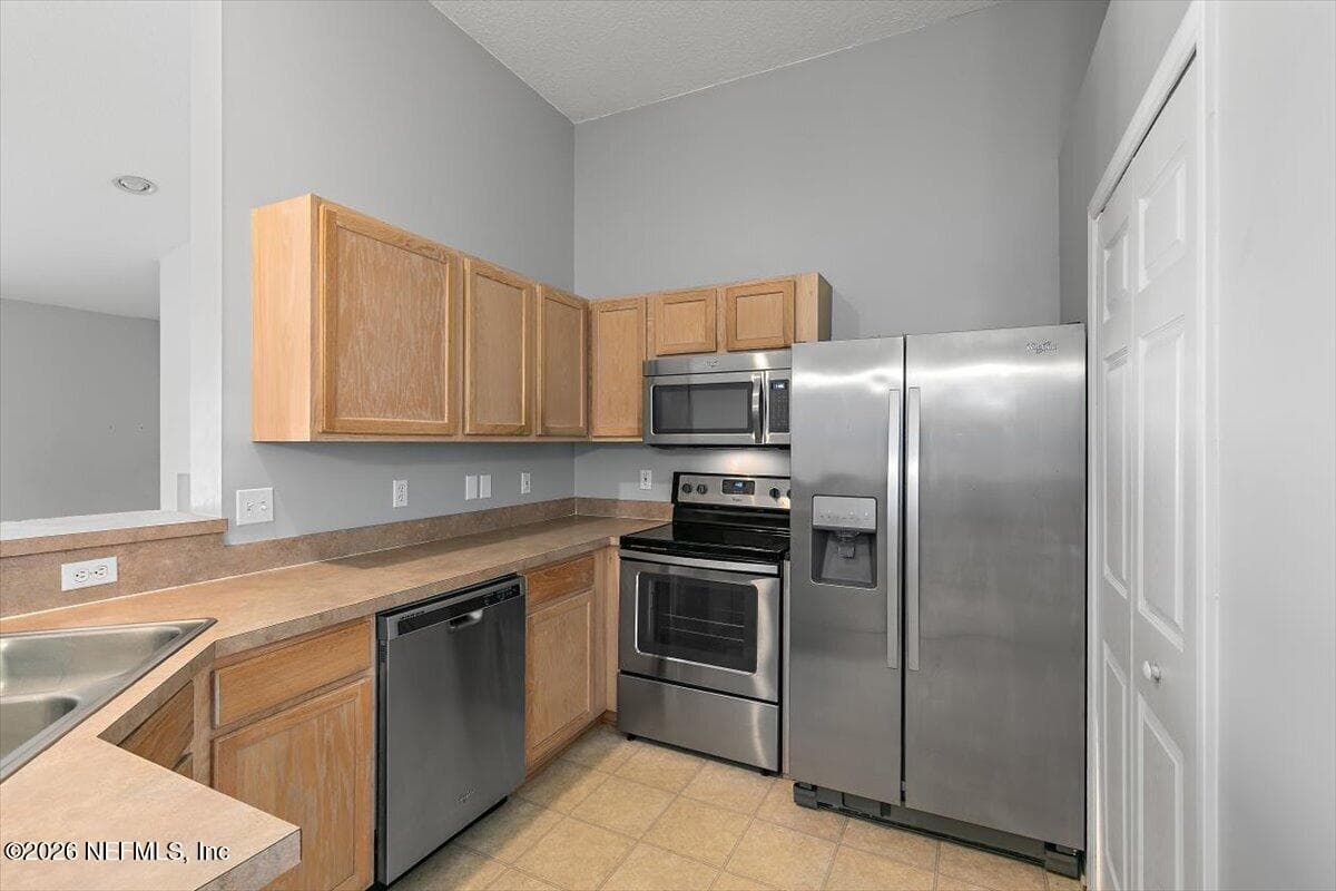 Photo 10 of 37 JARDIN DE MER Place 37, Jacksonville Beach, FL 32250