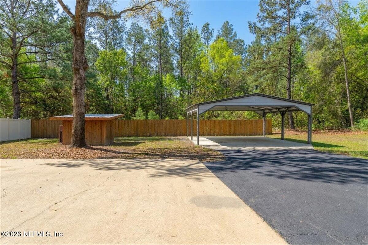 Photo 5 of 129 GRASSY Lane, Palatka, FL 32177