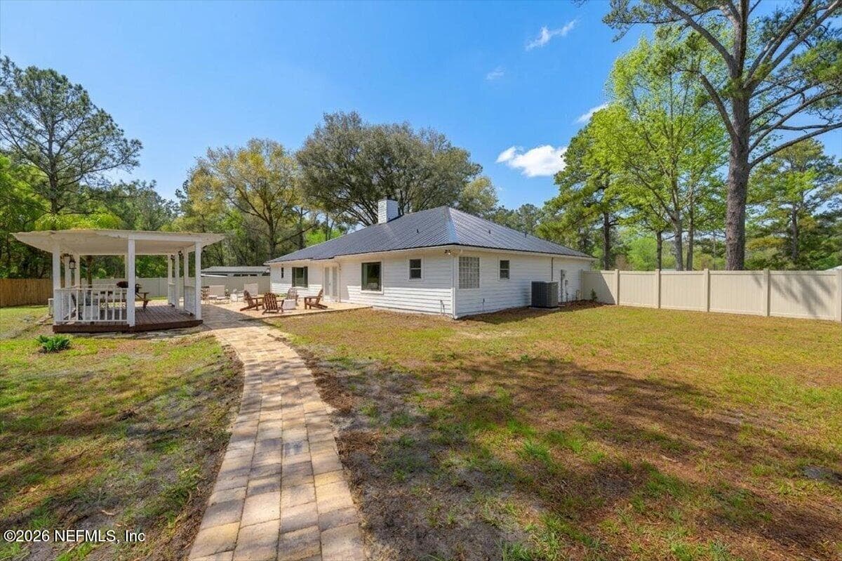 Photo 10 of 129 GRASSY Lane, Palatka, FL 32177