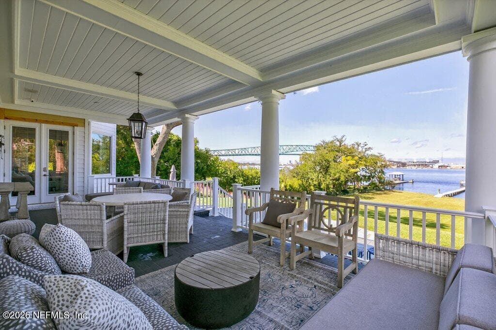 Start OR end the day here (Or both)! — 4626 RIVER POINT Road W, Jacksonville, FL 32207