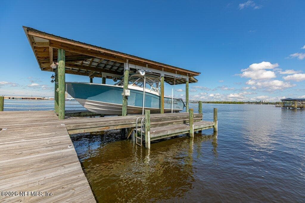 Can accommodate a 32 foot boat. in 2025 all new Dock motors and cables were installed — 4626 RIVER POINT Road W, Jacksonville, FL 32207