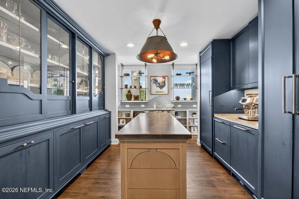 What a wonderful space! 2nd Island, 2nd SubZero refrigerator and more! — 4626 RIVER POINT Road W, Jacksonville, FL 32207