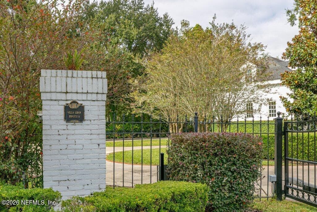 Photo 8 of 4626 RIVER POINT Road W, Jacksonville, FL 32207