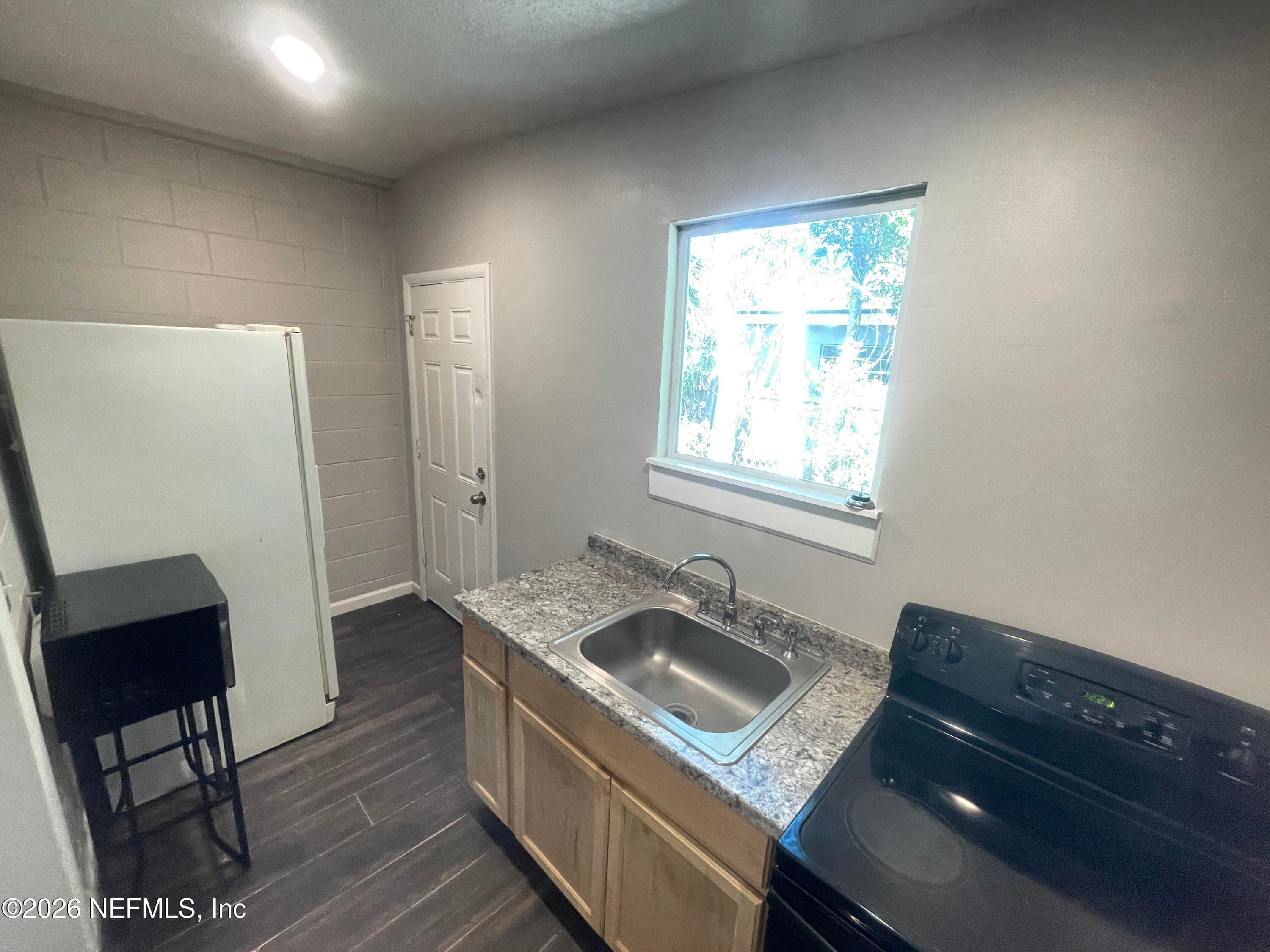 Photo 6 of 10603 BRIARCLIFF Road E, Jacksonville, FL 32218