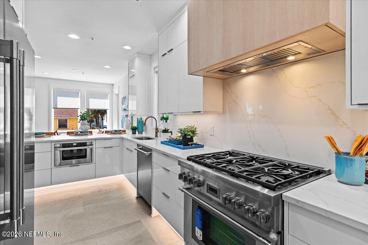 Beautiful Hood over the Gas Range — 118 13TH Avenue S 103 C, Jacksonville Beach, FL 32250