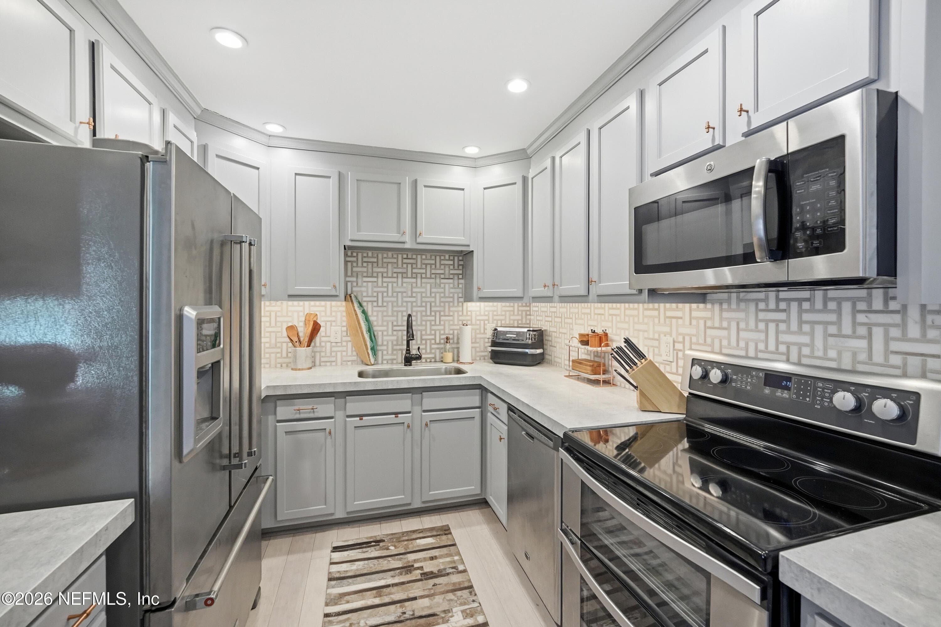 Photo 7 of 926 6TH Avenue N, Jacksonville Beach, FL 32250